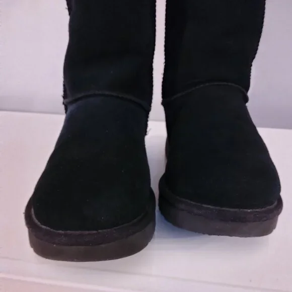 Tall Ugg Boots - Picture 3 of 11